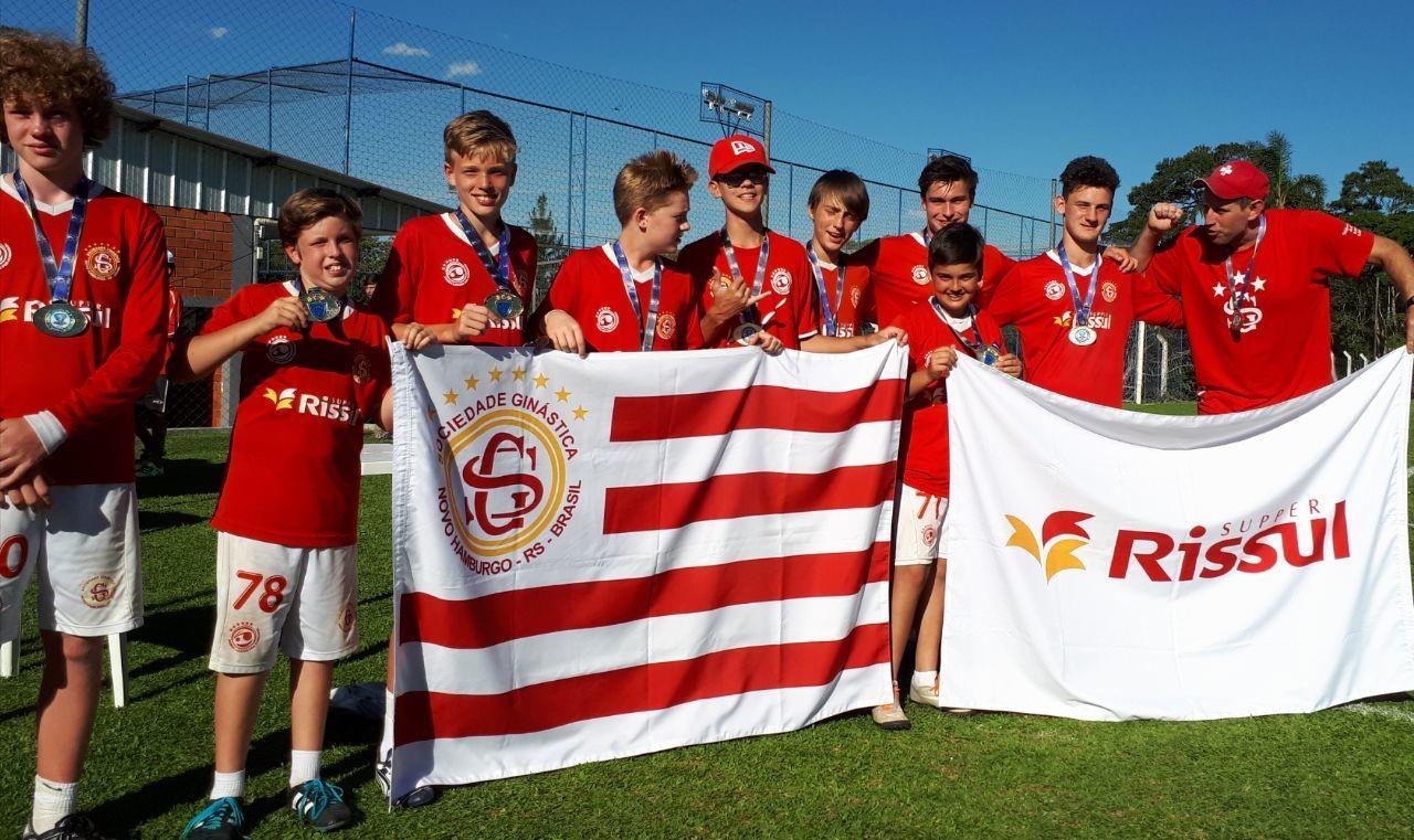 Estudantes da IENH são campeões do Brasileiro de Punhobol Sub-14