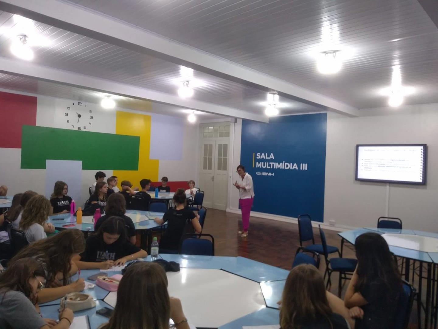 Estudantes da Unidade Fundação Evangélica participam de workshop de iniciação científica