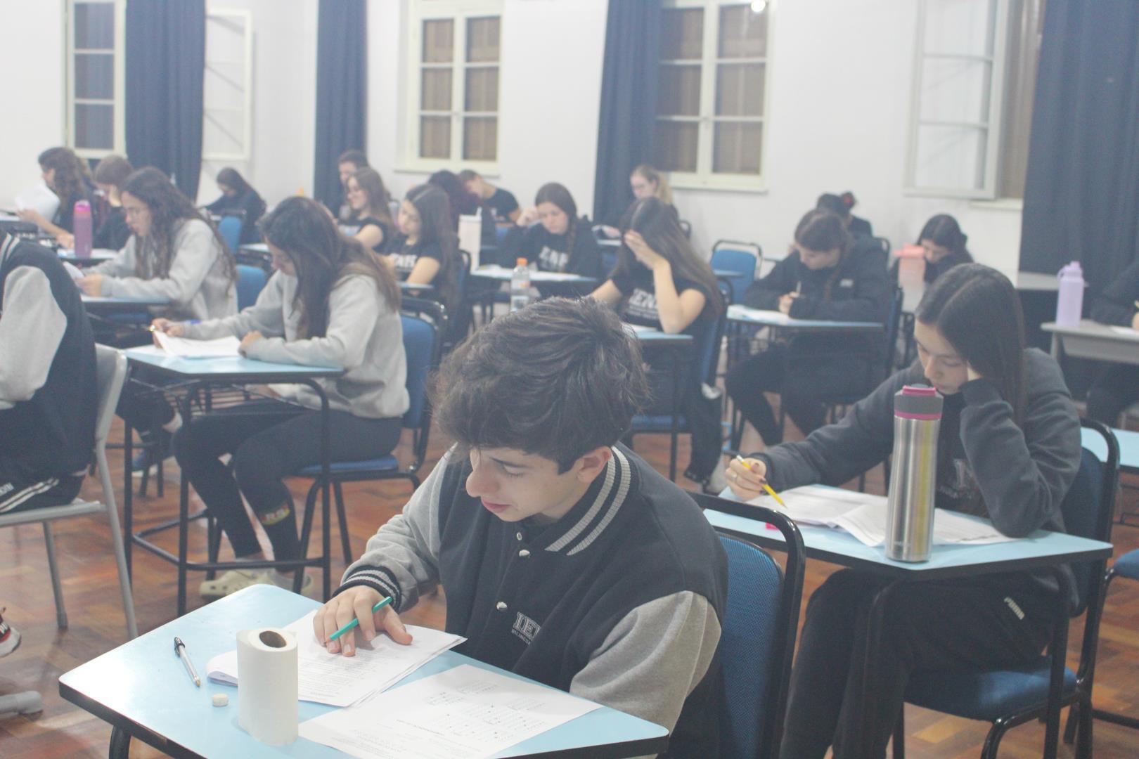 Estudantes da Unidade Fundação Evangélica realizam simulados para certificação DELE