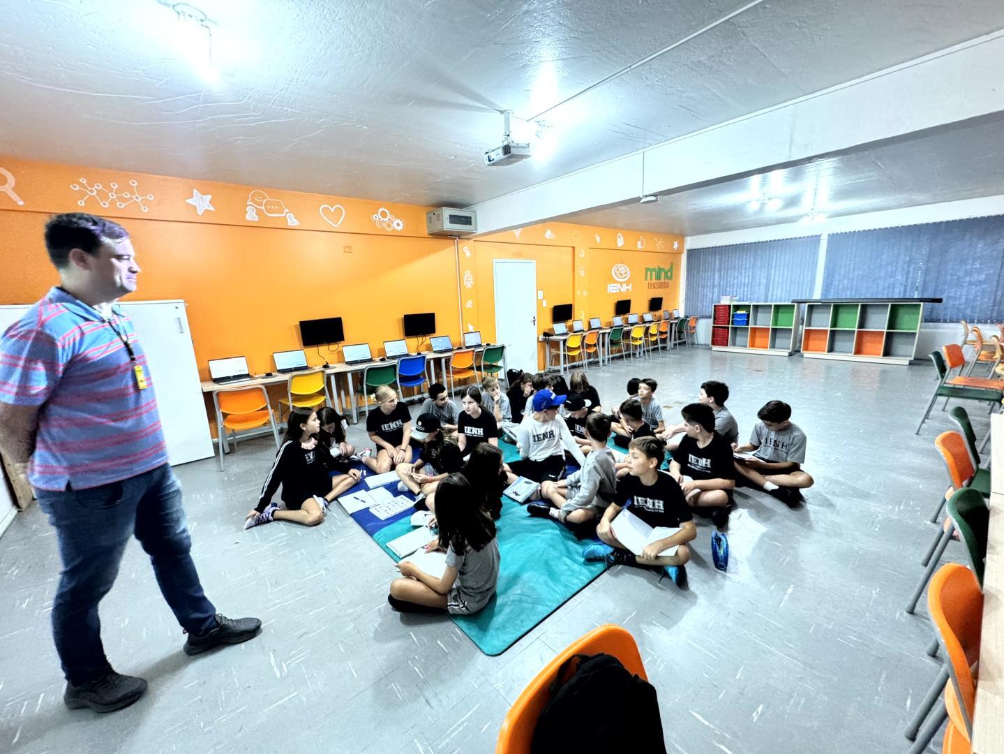 Estudantes da Unidade Pindorama registram a Viagem de Estudos em Podcasts e livros