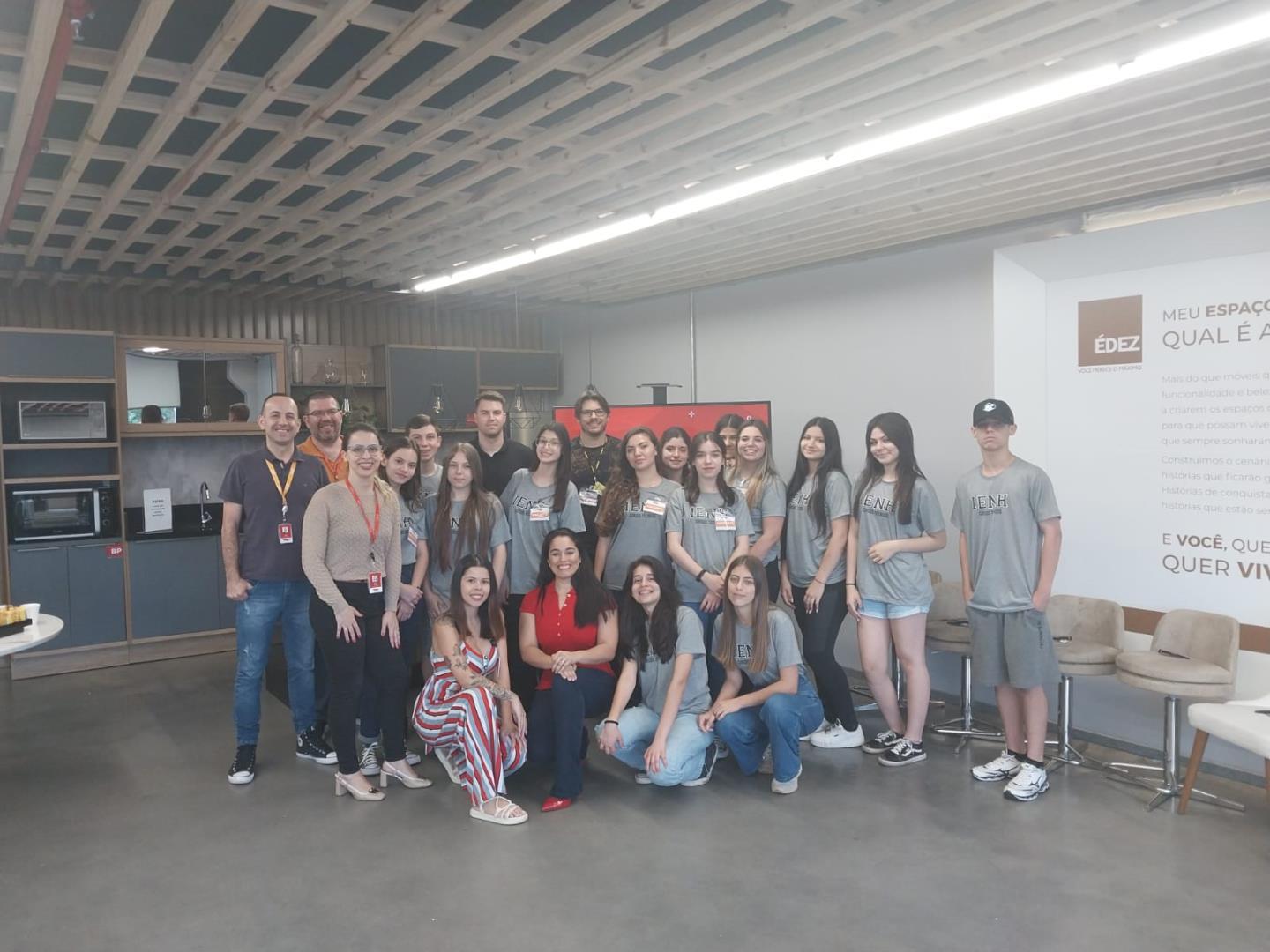 Estudantes do Técnico em Administração realizam visita técnica ao Grupo Herval 