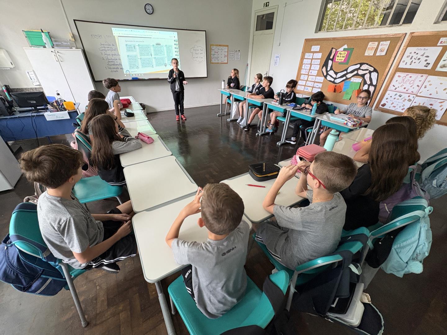 Estudantes do Year 5 vivenciam experiência como vereadores em sessão simulada