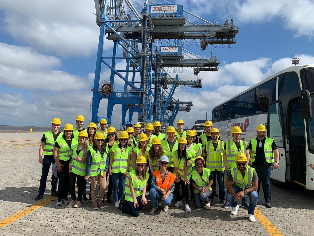 Estudantes dos Cursos Técnicos da IENH realizam visita ao Porto de Rio Grande