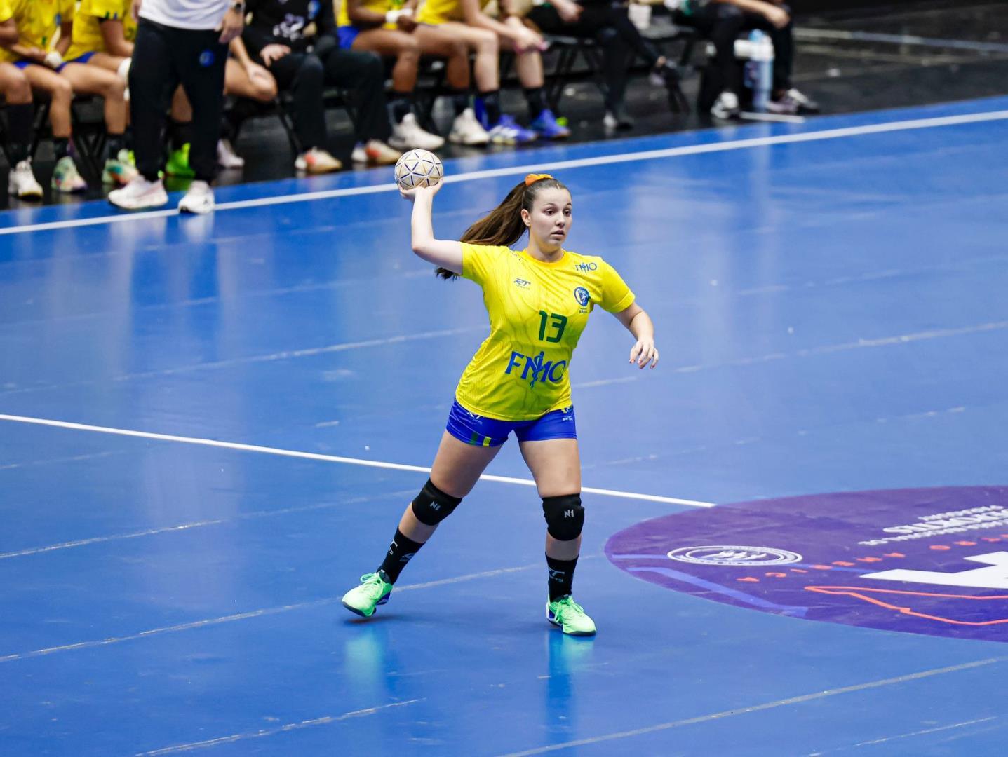 Ex-aluna da IENH conquista título brasileiro de handebol júnior