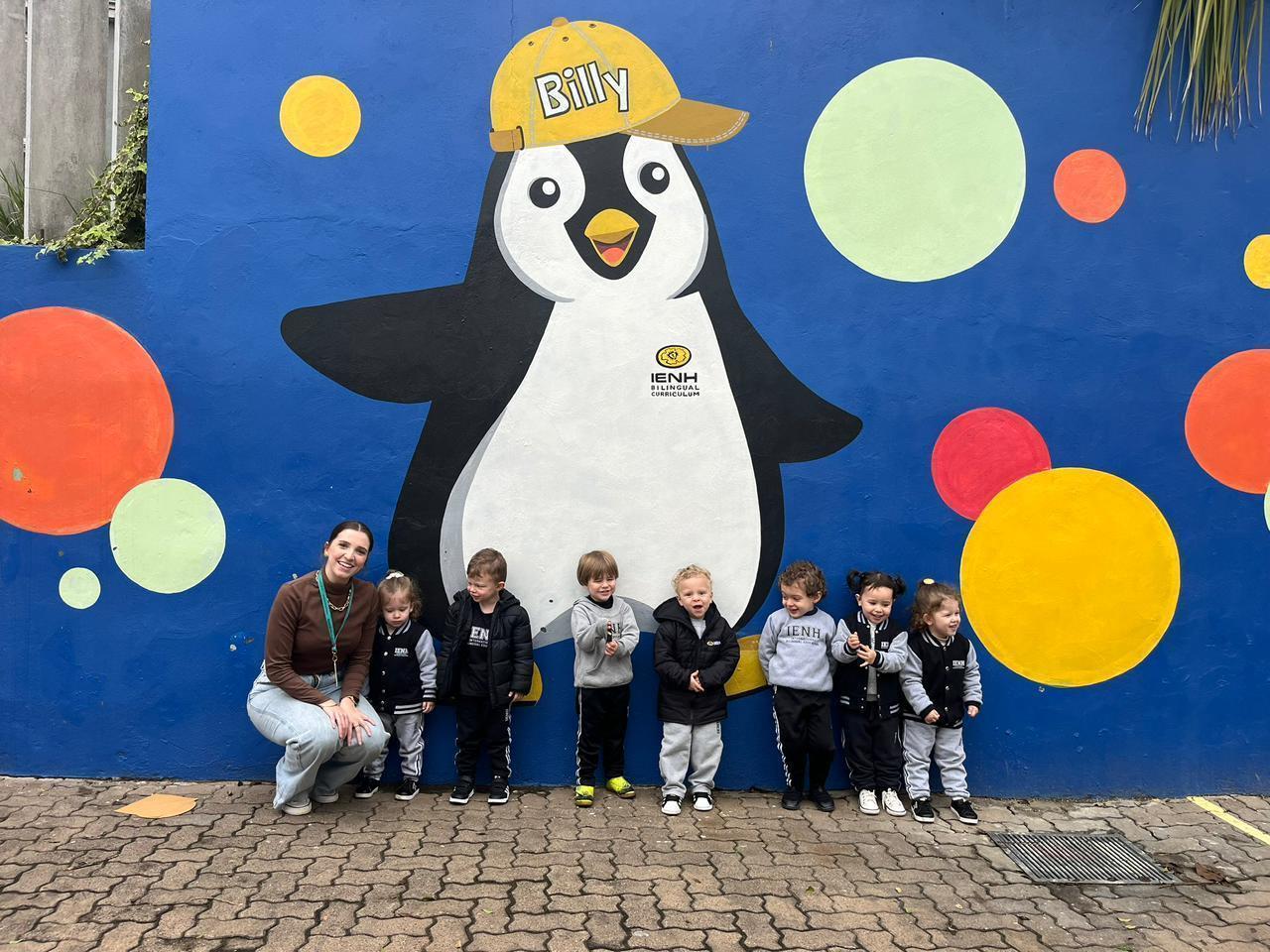 Exploração das formas geométricas em inglês encanta o Kindergarten 2B da Unidade Pindorama