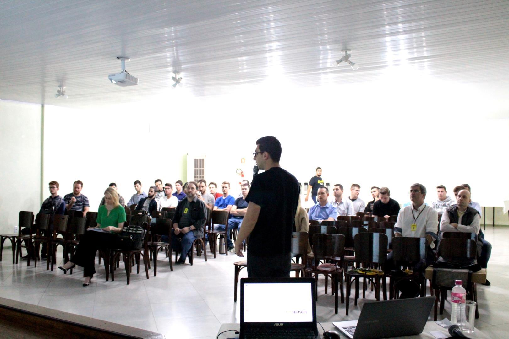 Faculdade IENH promove evento para comemorar o Dia do Profissional de Informática