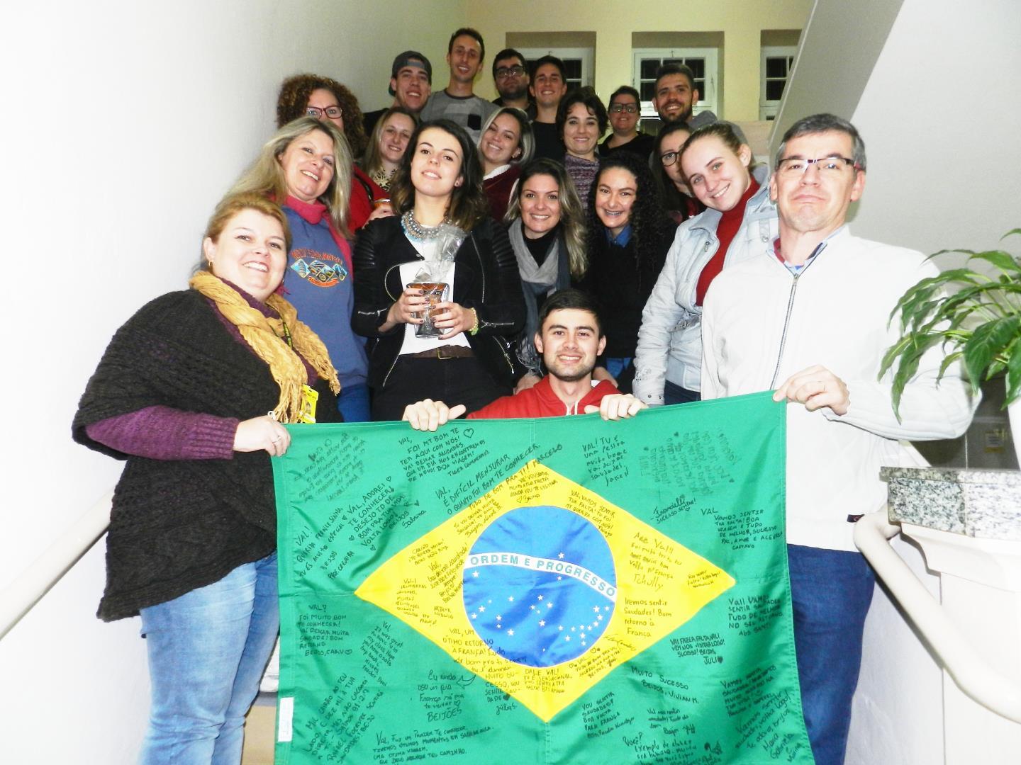 Faculdade IENH recebe intercambista francesa