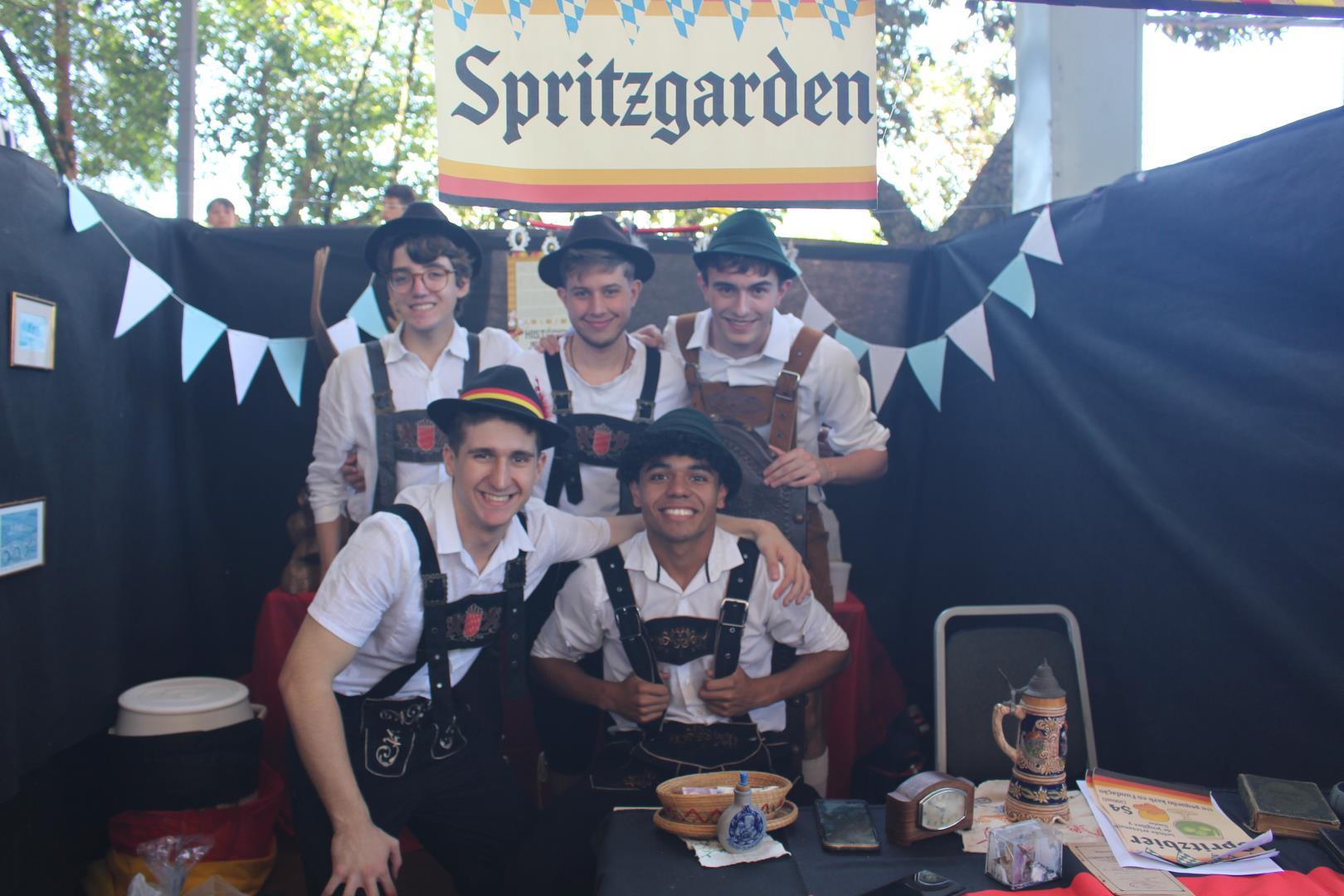 Feira de Etnias movimenta a Unidade Fundação Evangélica com comidas típicas