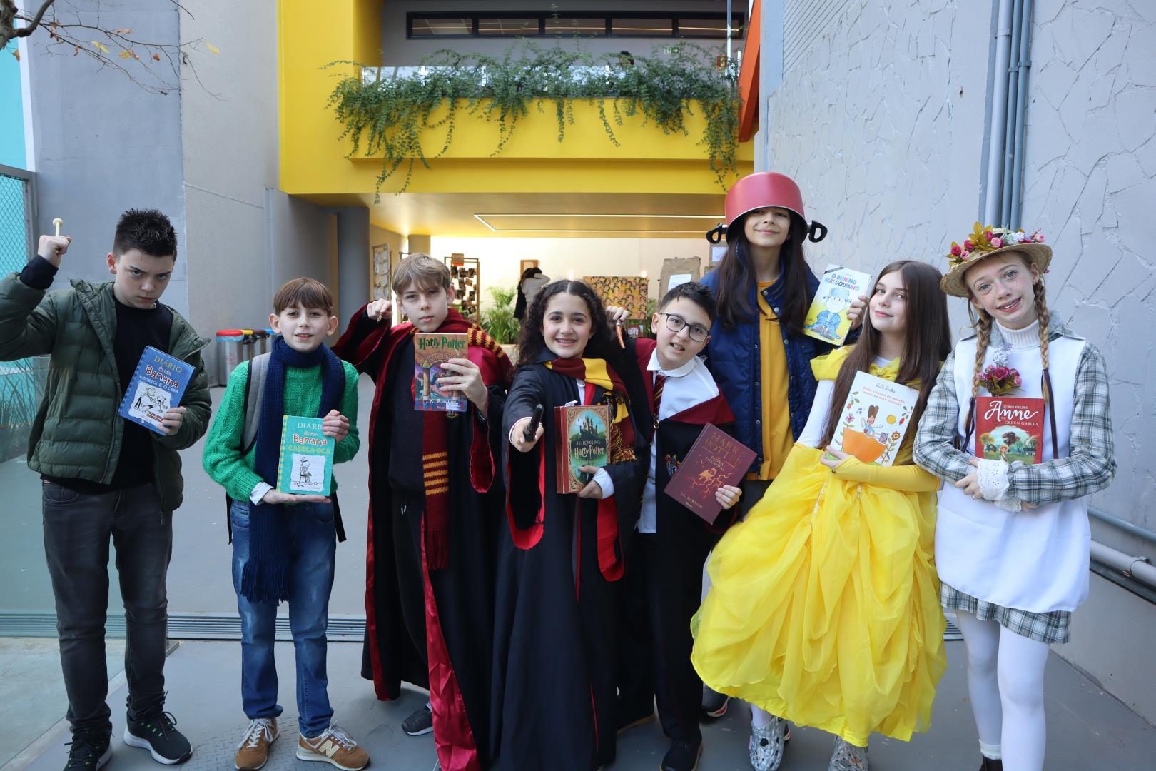 Feira HumanizArte encanta famílias com mostra de artes dos estudantes da Unidade Oswaldo Cruz