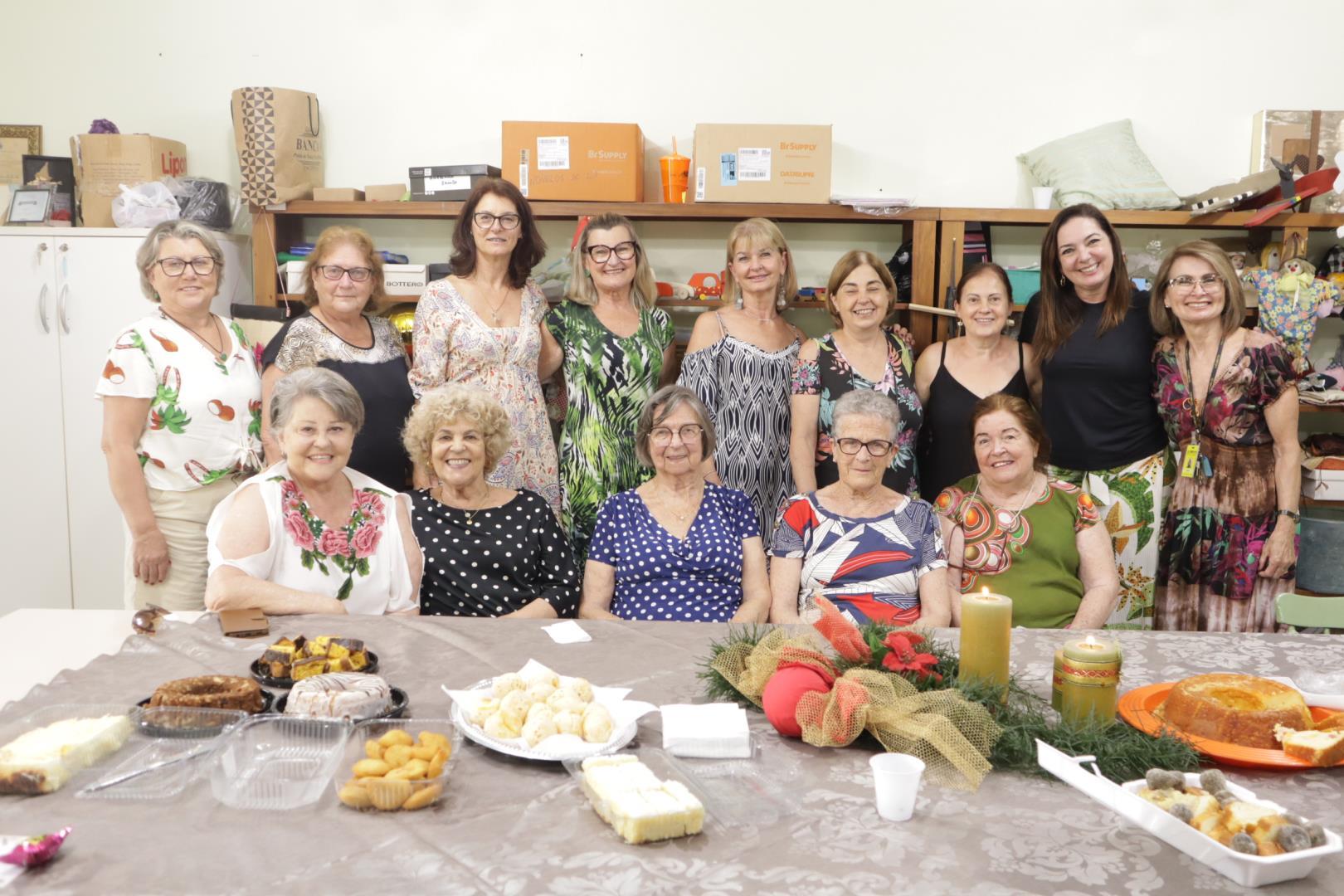 Grupo de Mulheres Voluntárias ELLOS se reúne para momento de confraternização