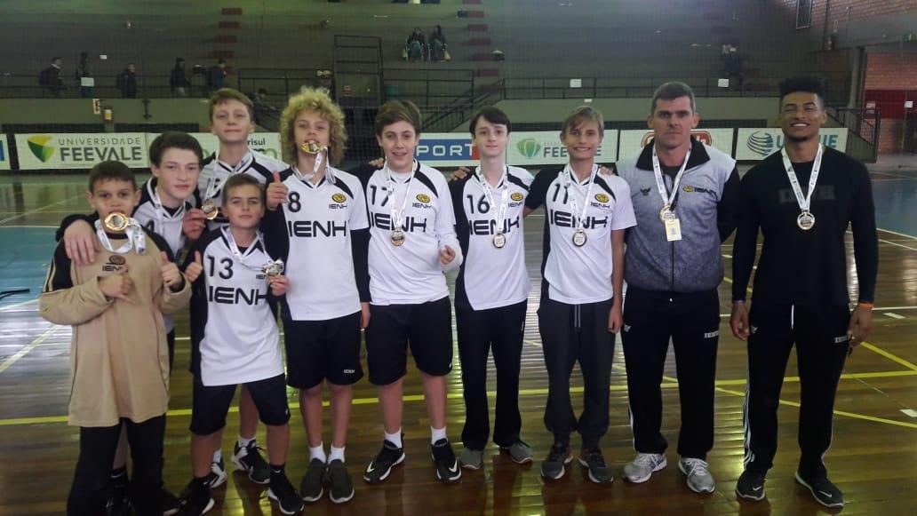 IENH conquista primeiro lugar no handebol na Olimpíada Escolar de Novo Hamburgo