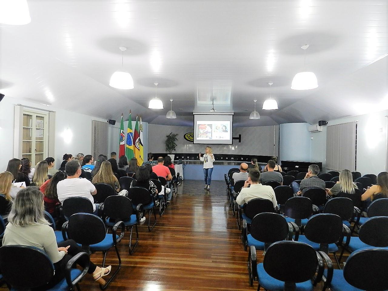 IENH realiza aula aberta de Propaganda e Marketing