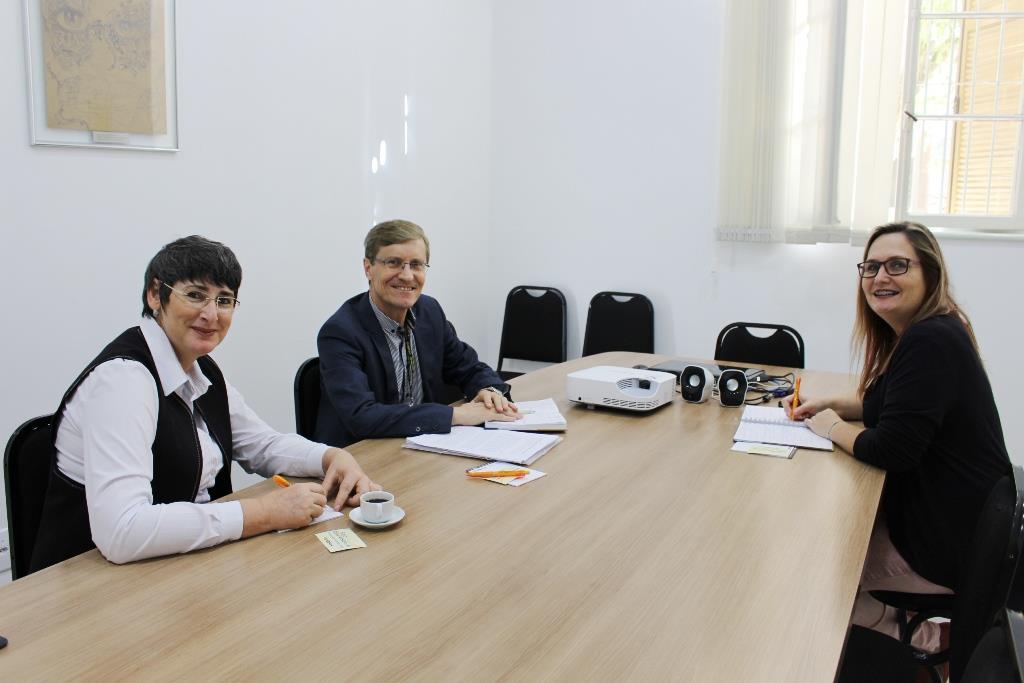 IENH sedia reunião das Escolas Comunitárias de Novo Hamburgo