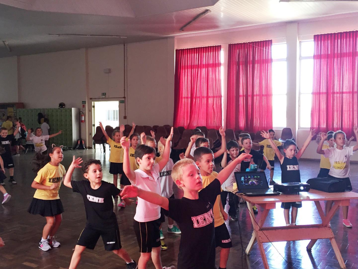 Just Dance para aprender e se divertir na aula de Programação em Língua Inglesa