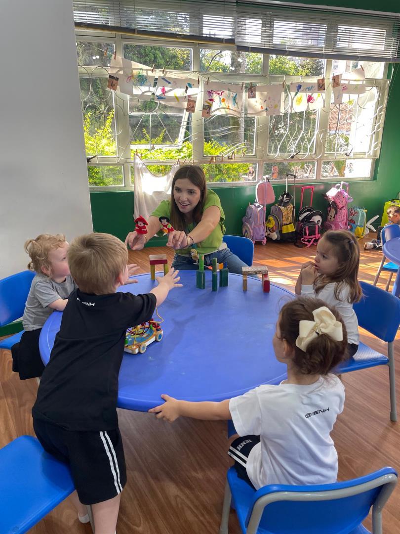 Kindergarten 2A da Unidade Pindorama participa de propostas lúdicas, bilíngues e literárias