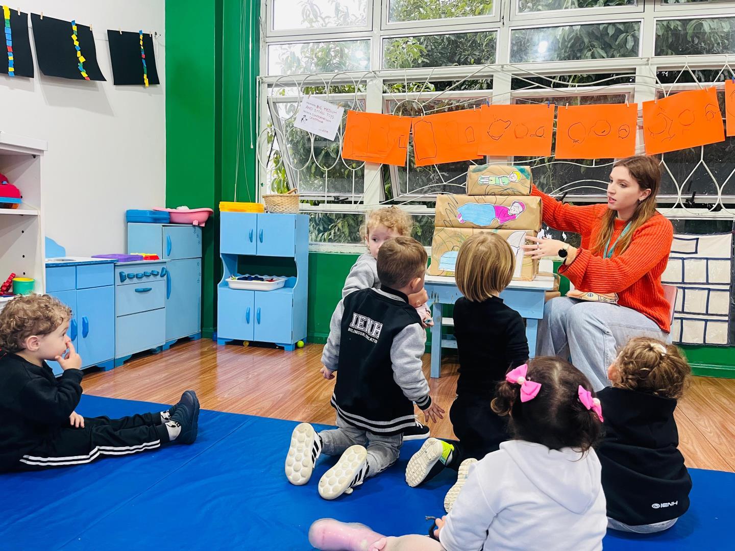 Kindergarten 2B da Unidade Pindorama explora a criatividade e aprendizado coletivo