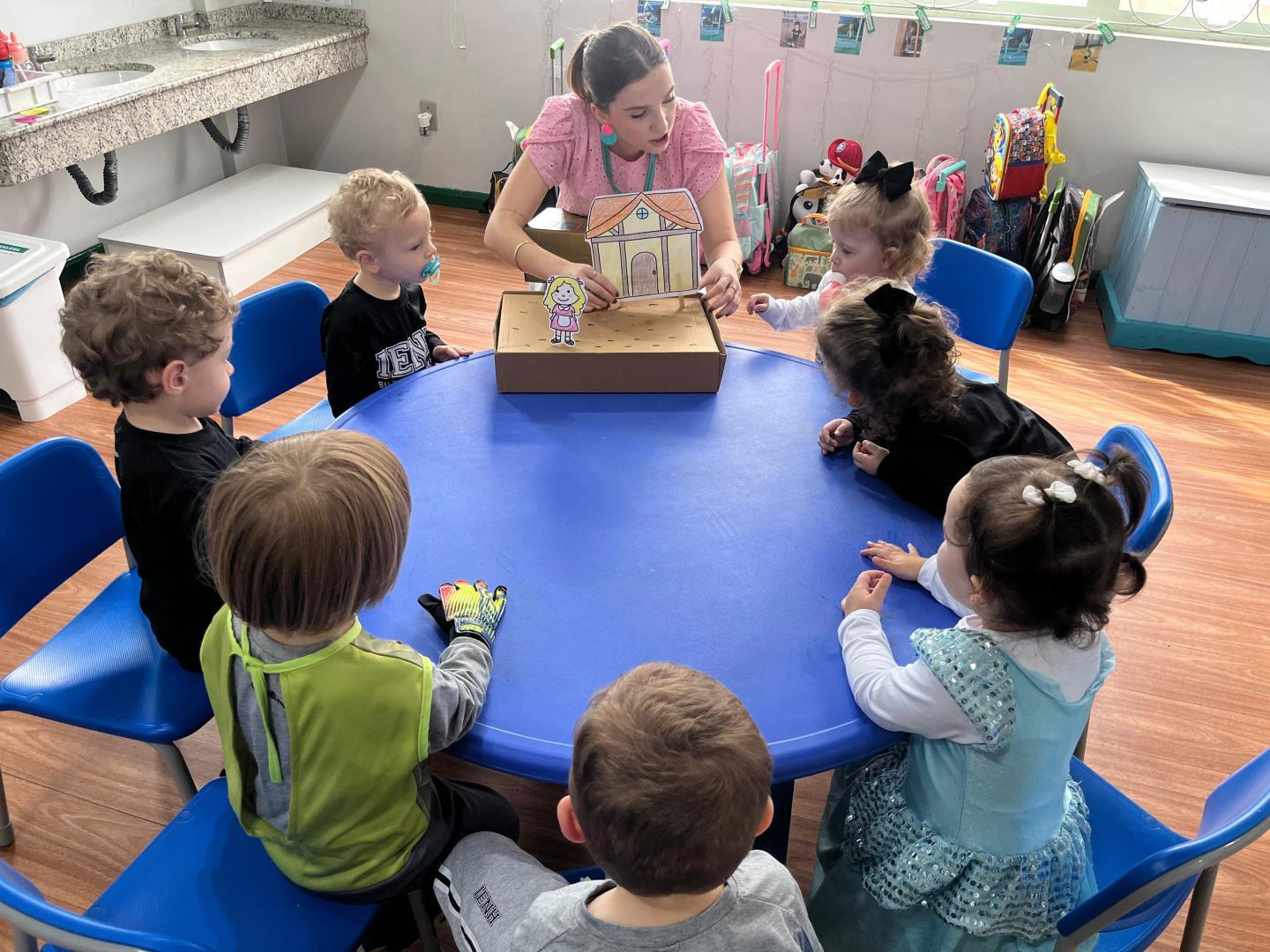 Kindergarten 2B da Unidade Pindorama vivencia experiências bilíngues