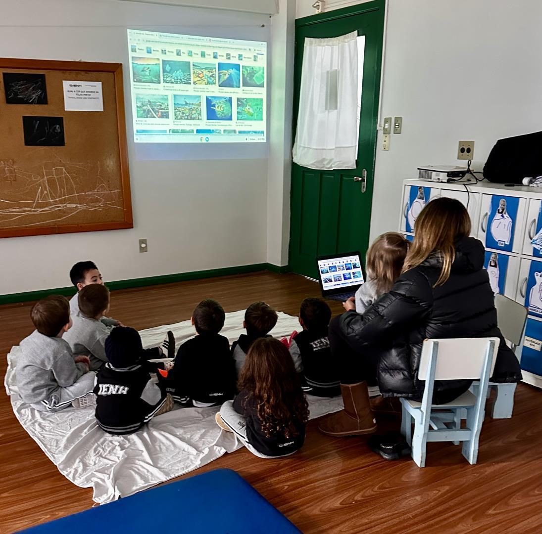 Kindergarten 3A da Unidade Pindorama explora arte e sustentabilidade com inspiração em Vik Muniz