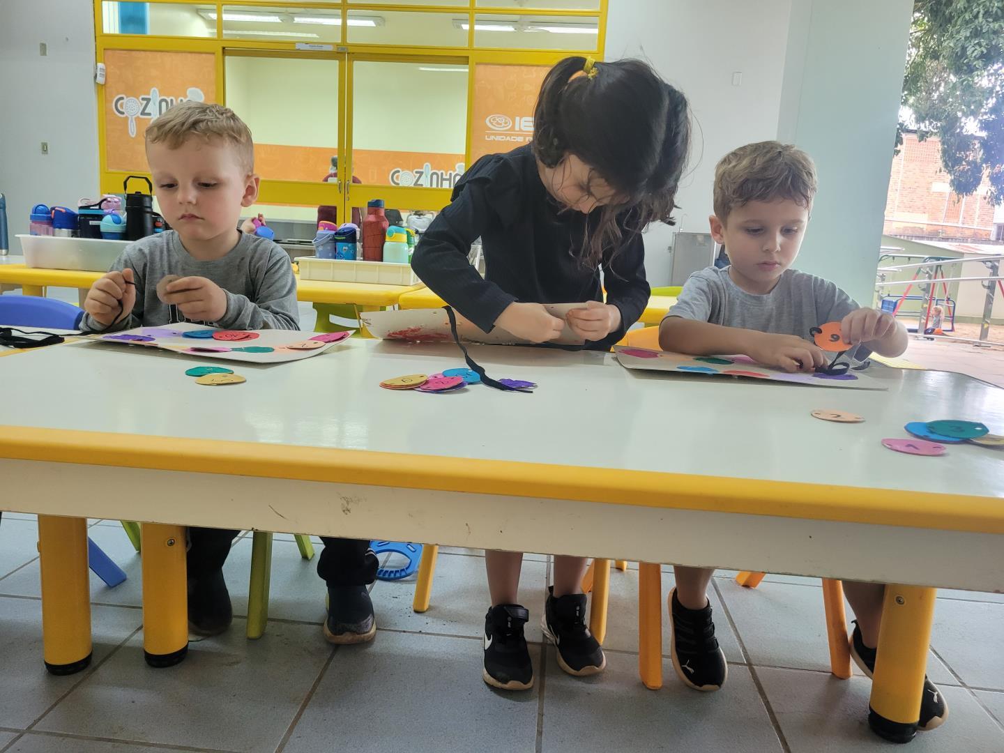Kindergarten 3B da Unidade Pindorama realiza proposta envolvendo habilidades matemáticas