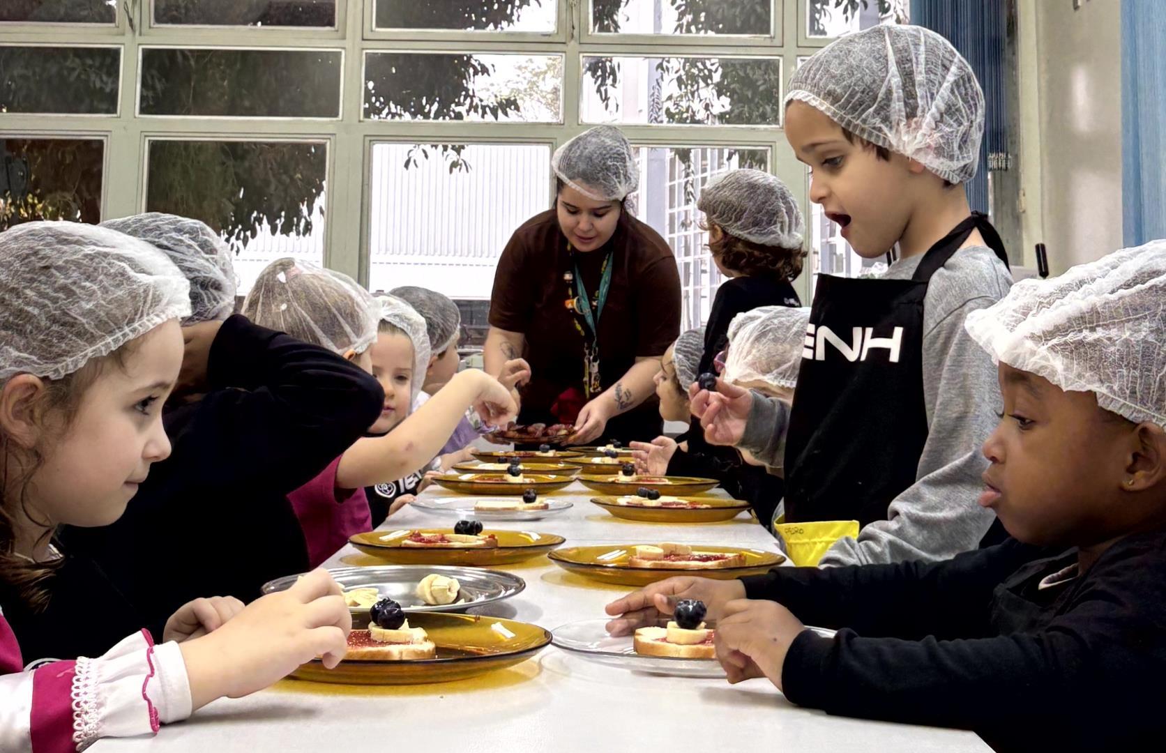 Kindergarten 4C da Unidade Pindorama explora inglês e criatividade em Cooking Class