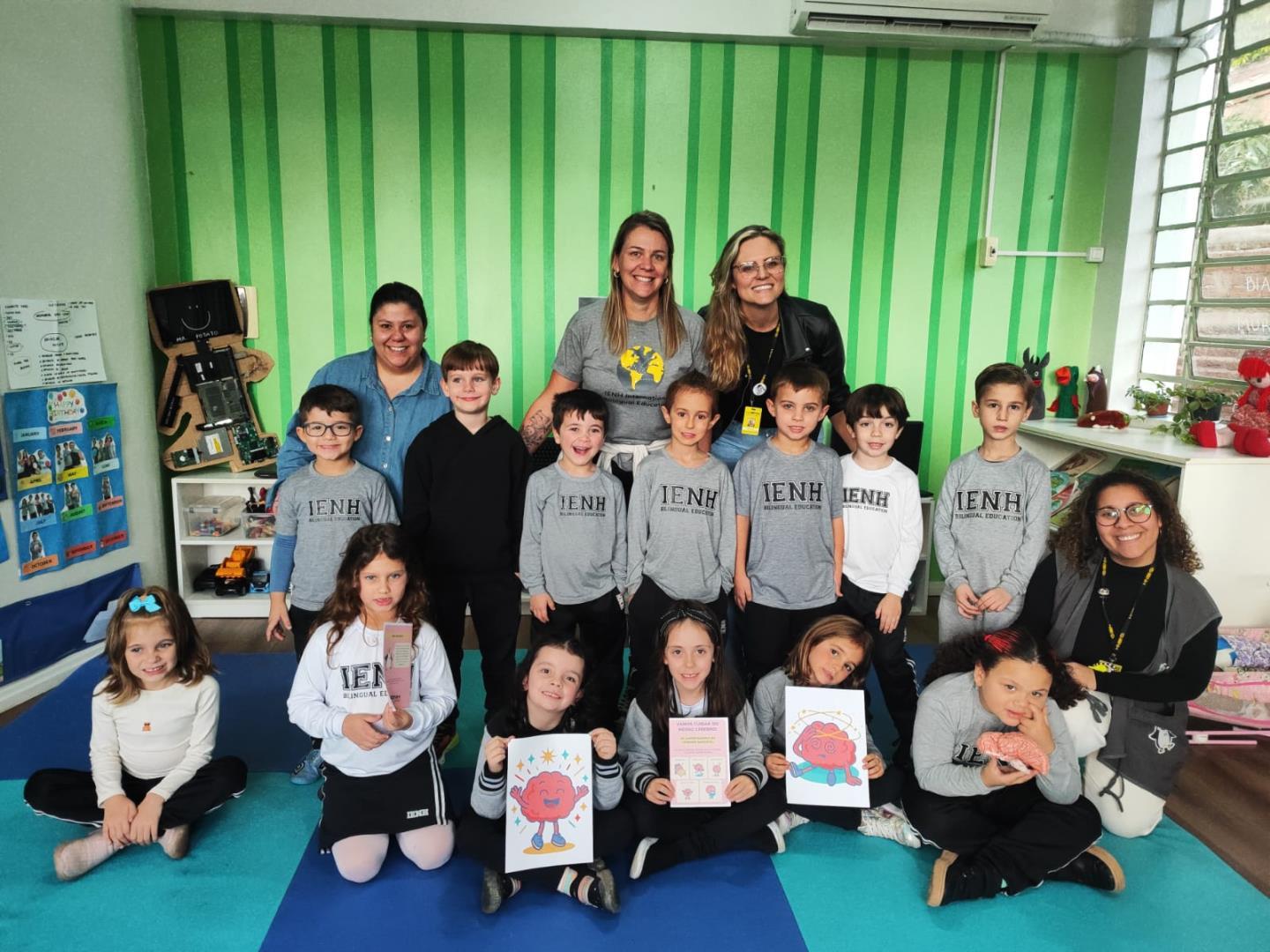 Kindergarten 5A da Unidade Oswaldo Cruz aprende sobre os superpoderes do cérebro saudável