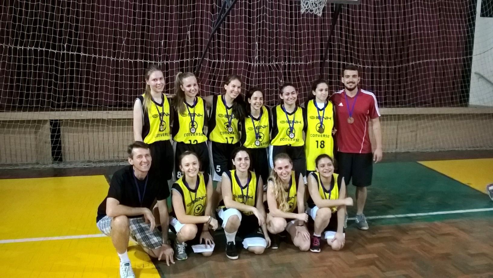 Medalha de bronze para a IENH no Circuito de Basquete Feminino