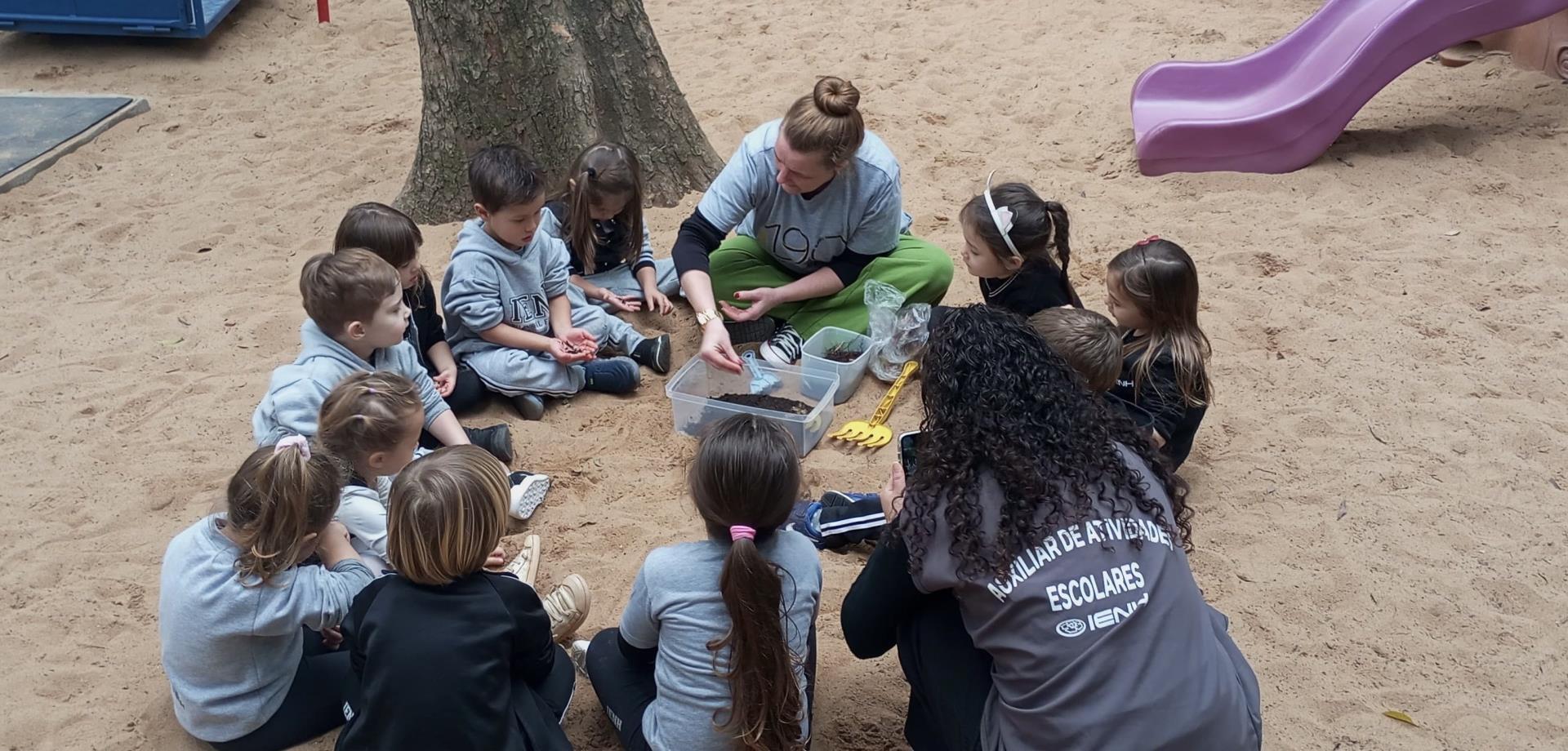 Minhocário no Kindergarten 3A da Unidade Oswaldo Cruz desperta o cuidado com a natureza