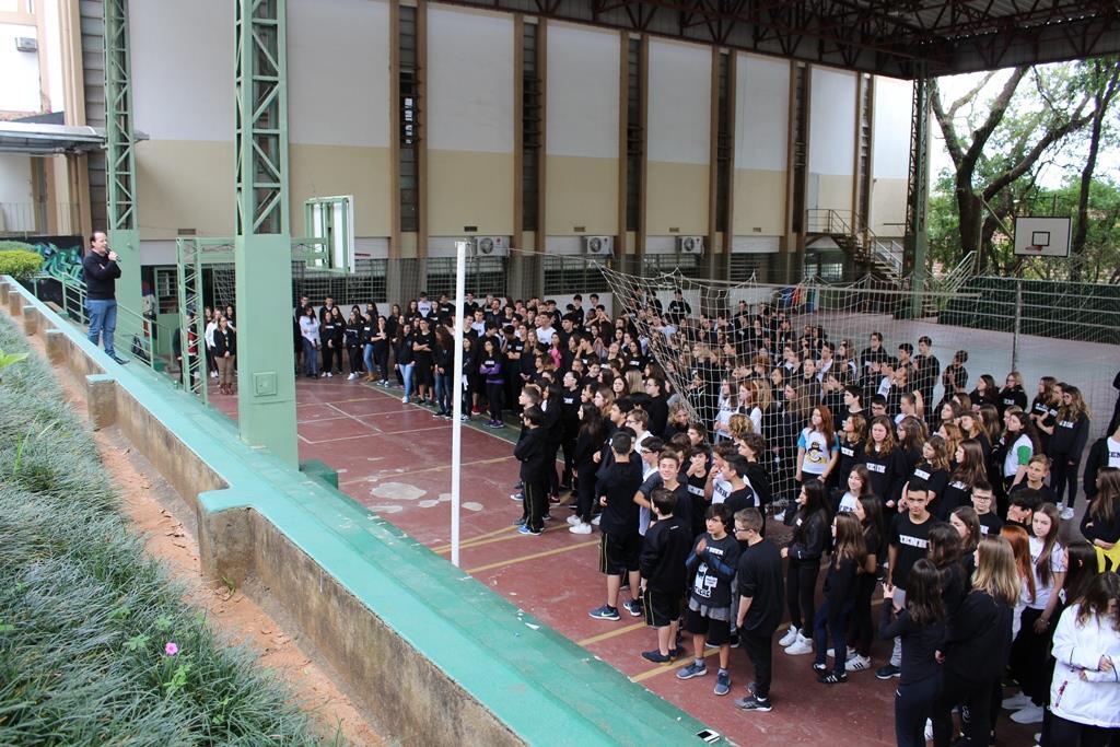 Momento cívico na Unidade Fundação Evangélica