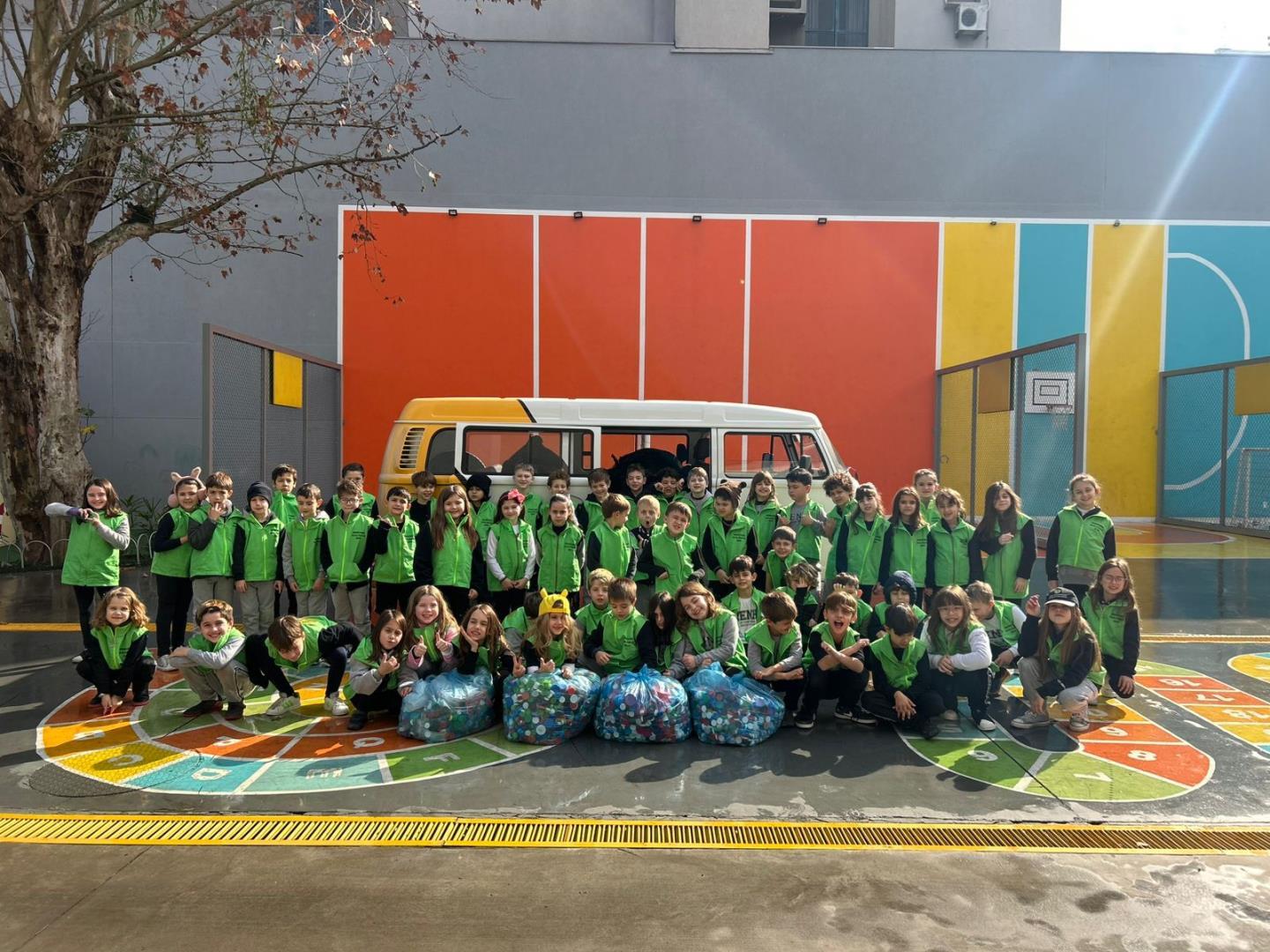 Monitores Ecológicos da Unidade Oswaldo Cruz arrecadam 151 quilos de tampinhas 