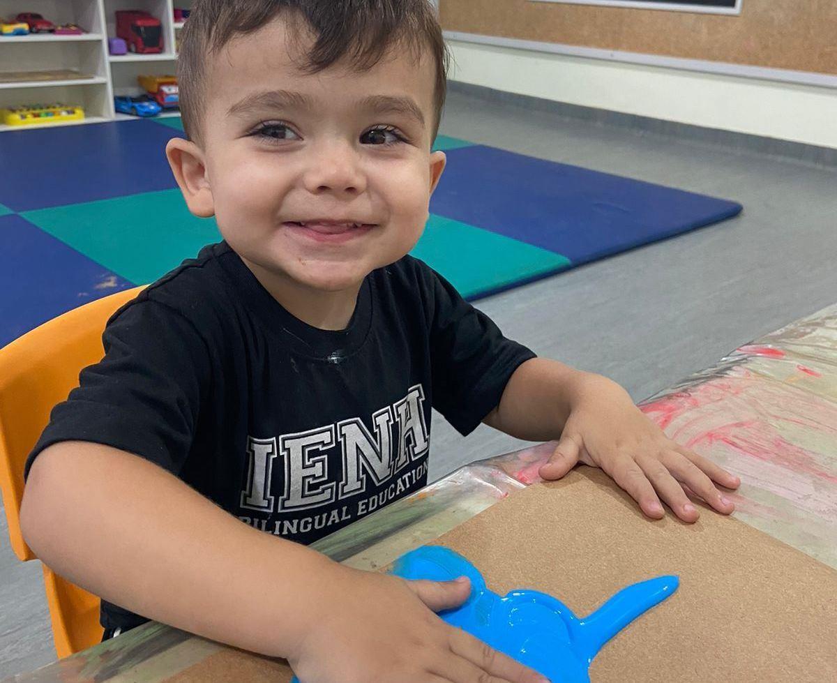 Níveis 2A e 2B da Educação Infantil Bilíngue da Unidade Oswaldo Cruz exploram as cores