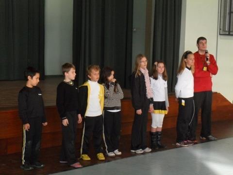 Hora Cívica aborda o convívio no ambiente escolar