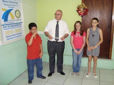 Estudantes recebem homenagem do Rotary Club