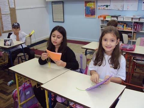 Alunos do Currículo Bilíngue registram produções textuais