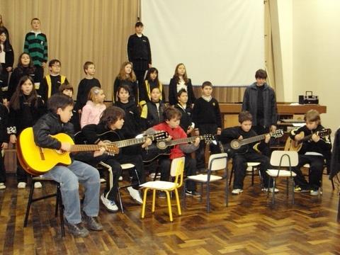 Momentos divertidos marcam homenagem aos pais