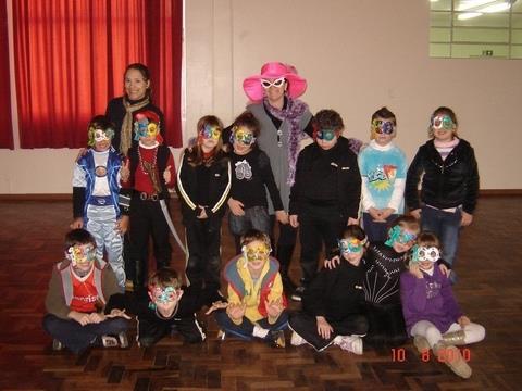 Estudantes comemoram os 100 dias de aula