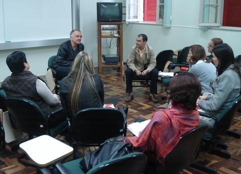 IENH recebe visita de autor de livros didáticos de Língua Inglesa