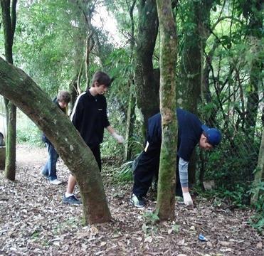 Alunos da IENH promovem mutirão de limpeza