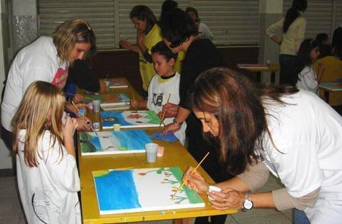 2ªs séries A e B do Oswaldo Cruz participam de oficina de cores com a artista Bete Belloto