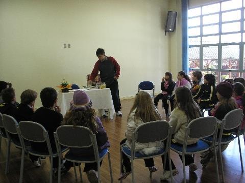 Estudantes recebem visita de Escritor