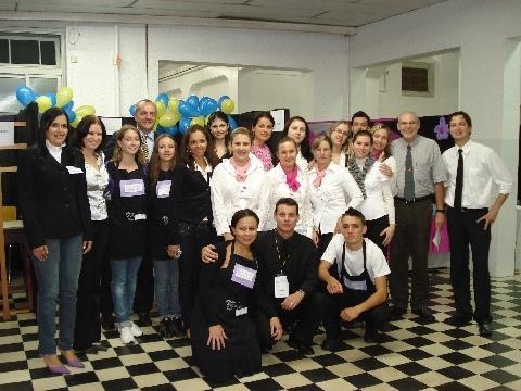 Alunos da IENH realizam Feira do Empreendedor