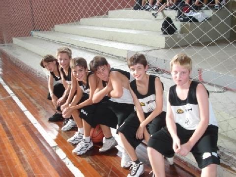 Basquete Mirim da IENH vence o primeiro amistoso do ano