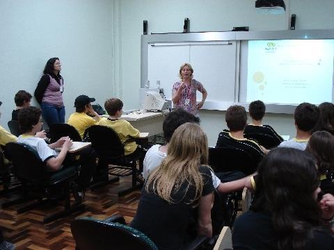 Novas tecnologias na comunicação são discutidas pelos alunos do Projeto do Ensino Fundamental