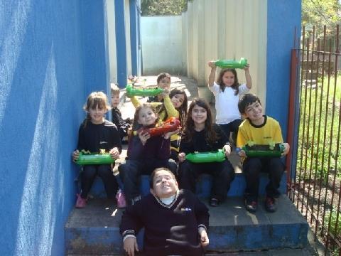 Alunos do Projeto Multidisciplinar criam Horta Suspensa