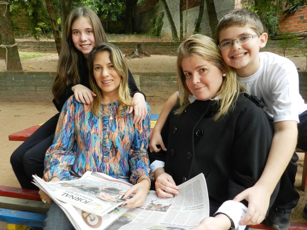 Estudantes participam da criação de encarte do Jornal NH