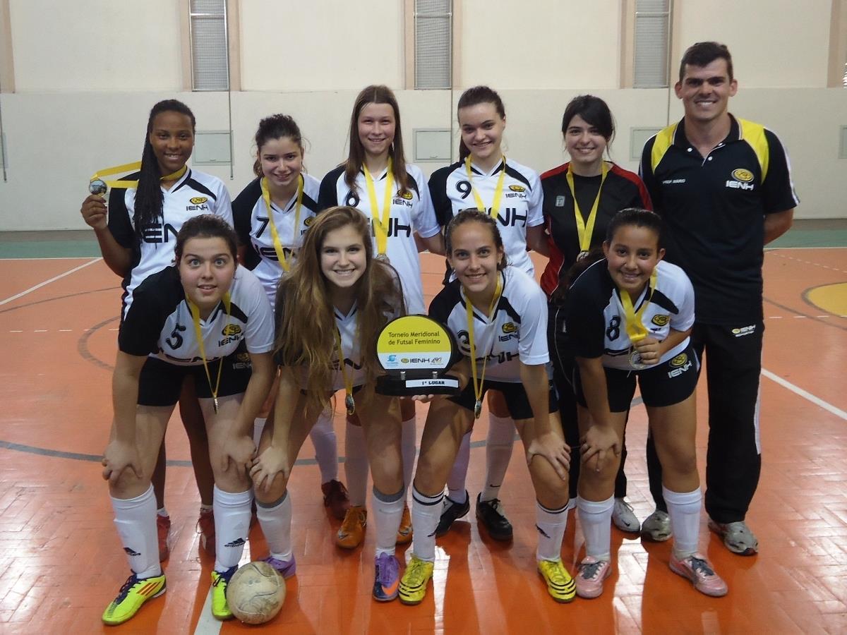 Equipe Feminina de Futsal da IENH é campeã no Torneio Meridional