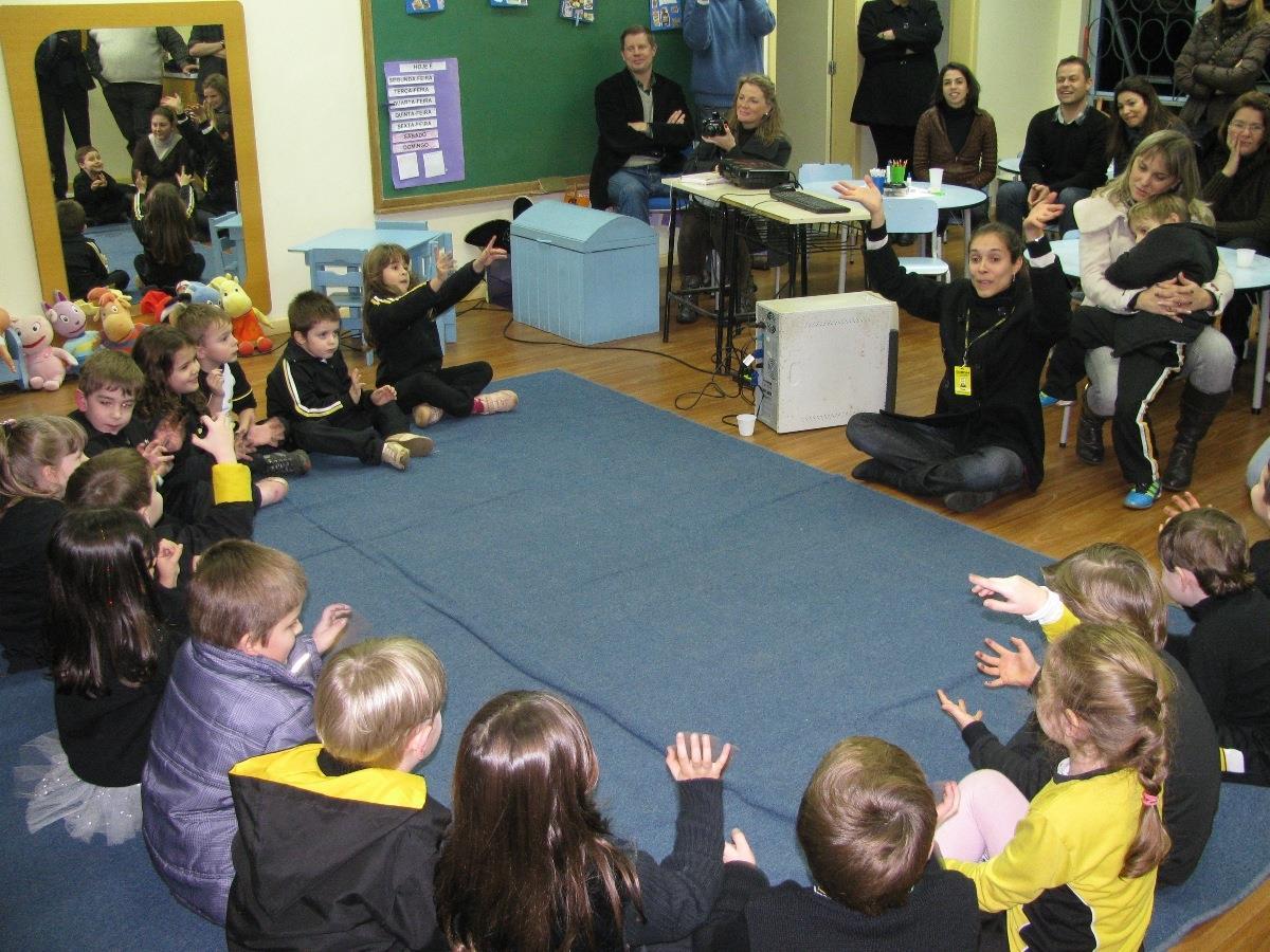 Estudantes apresentam para as famílias trabalhos realizados