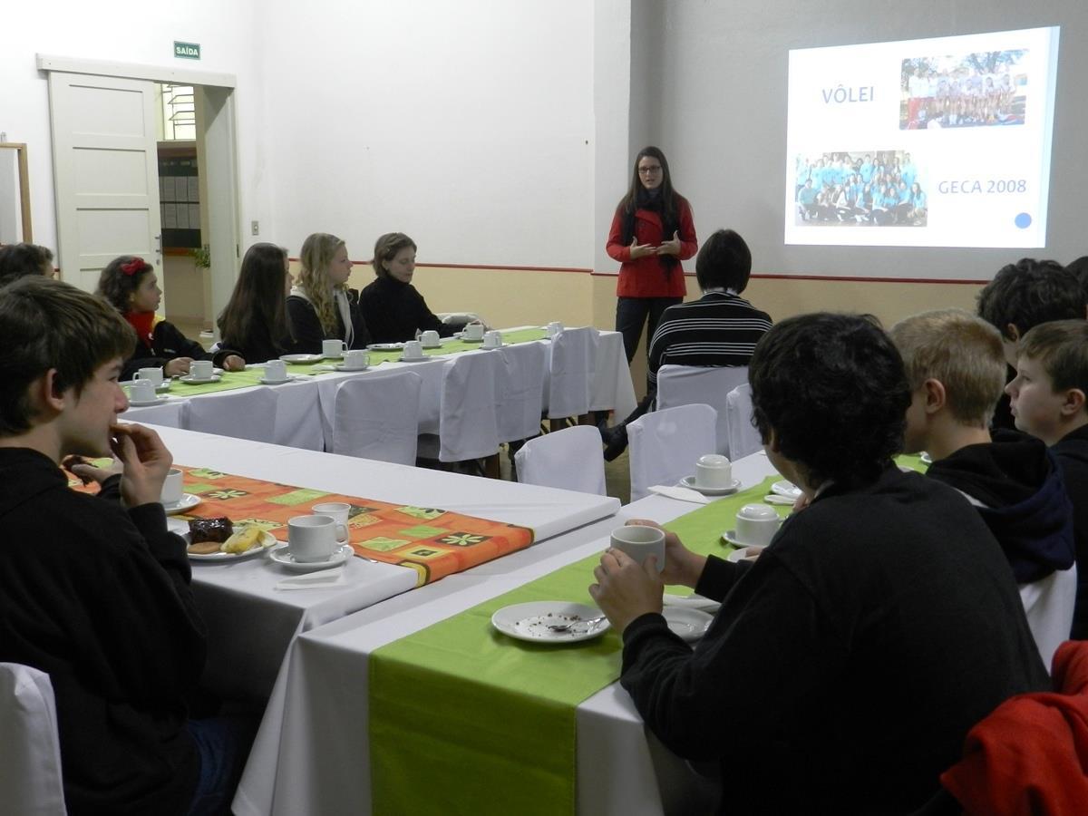 Estudantes da IENH participam de atividades sobre liderança