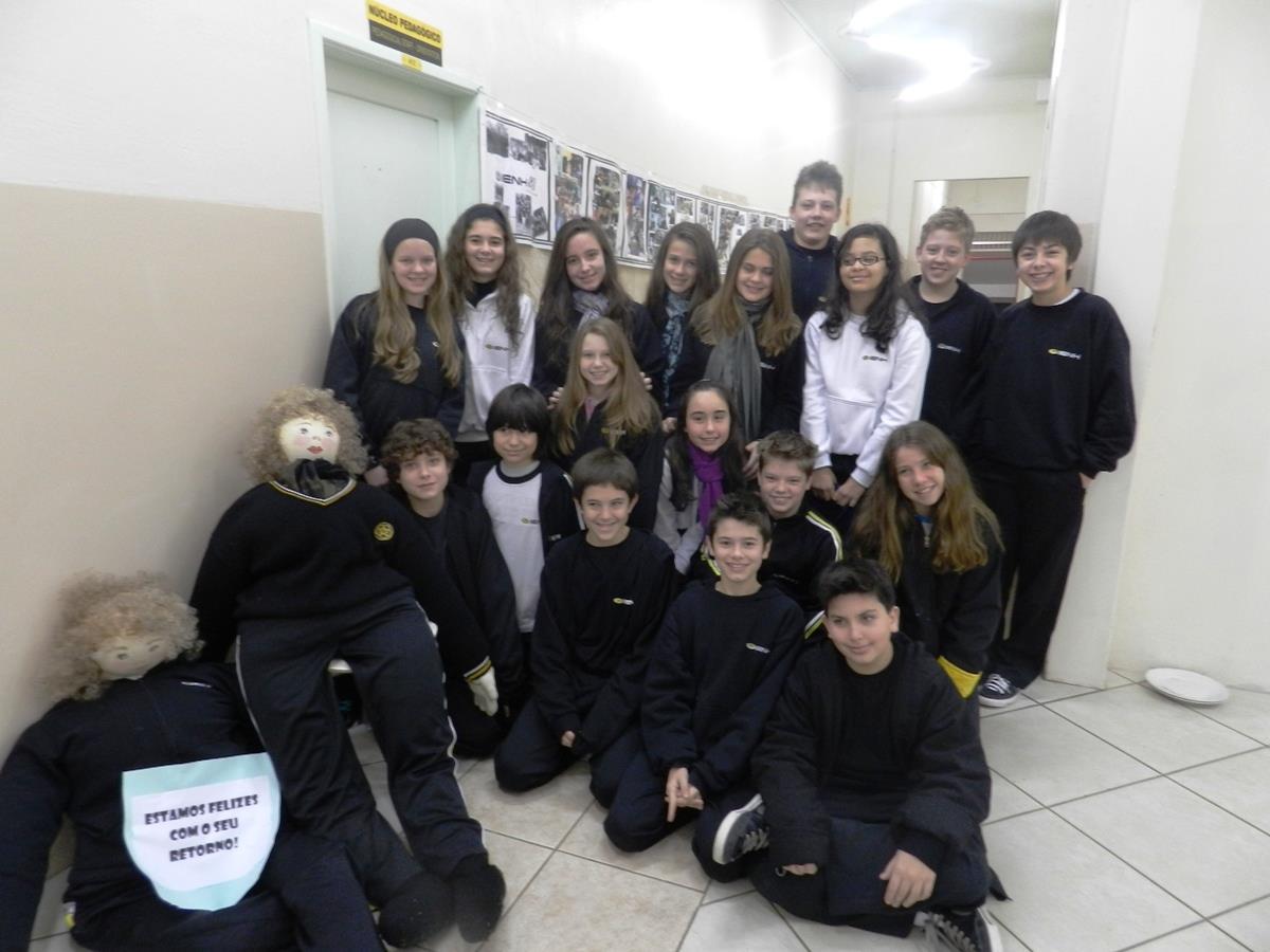 Bonecos uniformizados na volta às aulas