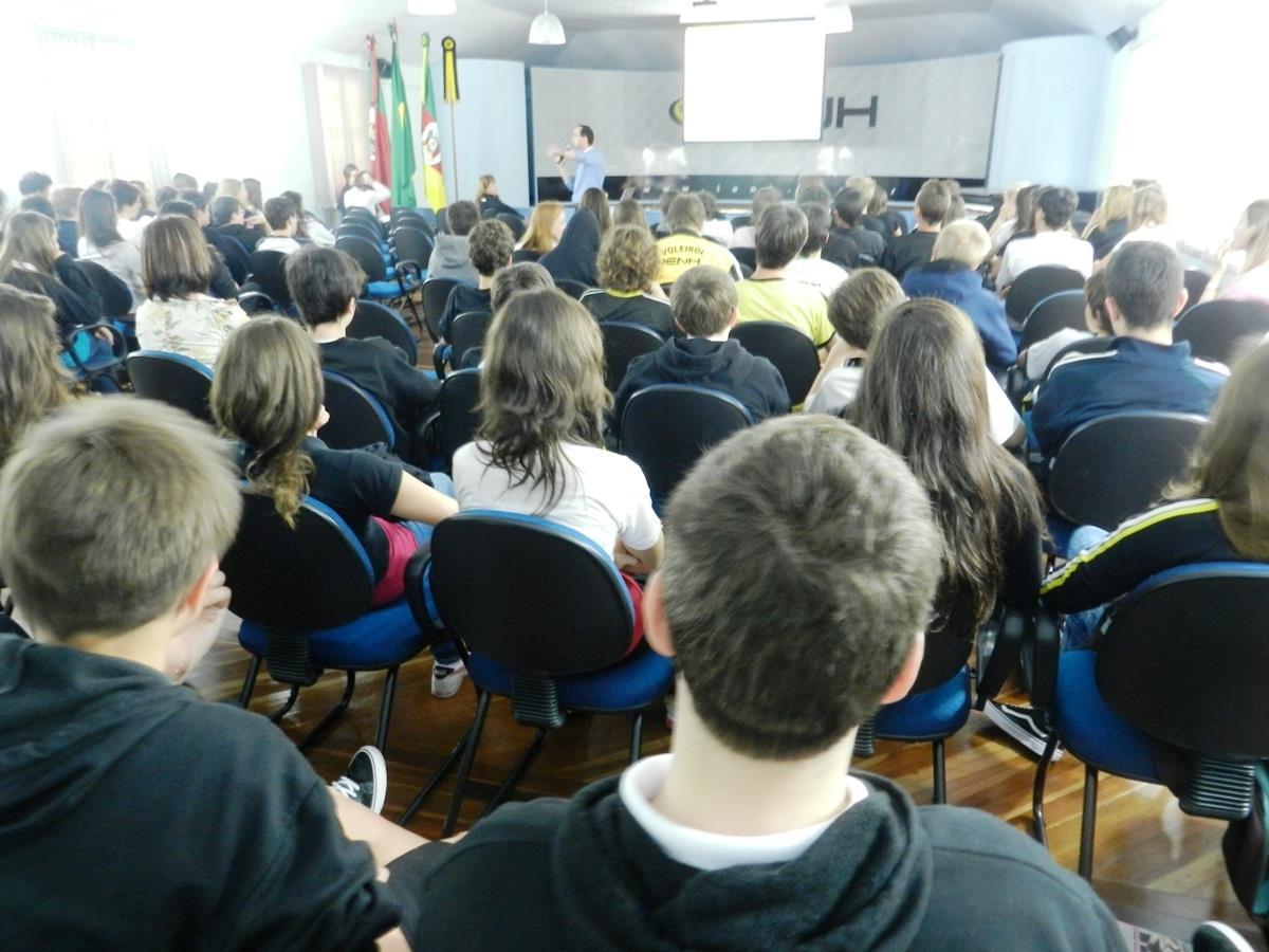 Palestra sobre o futuro profissional prepara estudantes das 8ªs séries