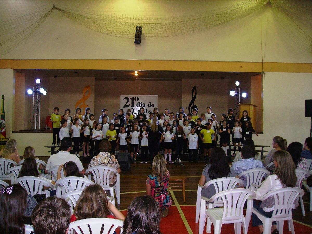Estudantes da IENH participam do 21º Dia do Canto